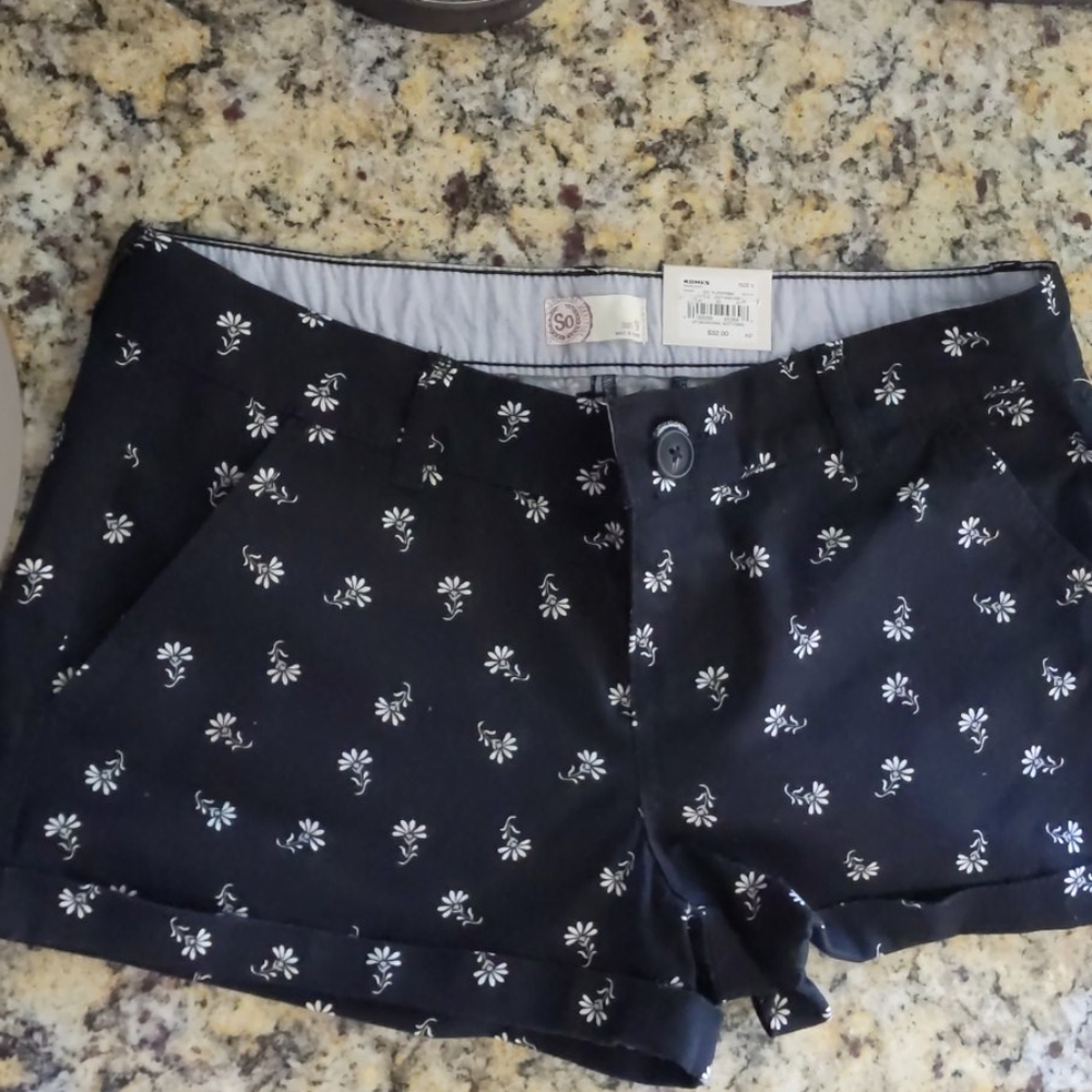 COPY - *2/$15* Juniors size 9 Shorts
